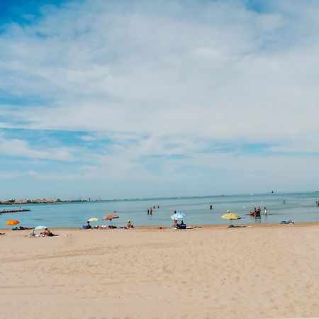 Duplex Centre Ville - 50M De La Plage - Clim - Garage - Netflix Le Grau-du-Roi Ruang foto