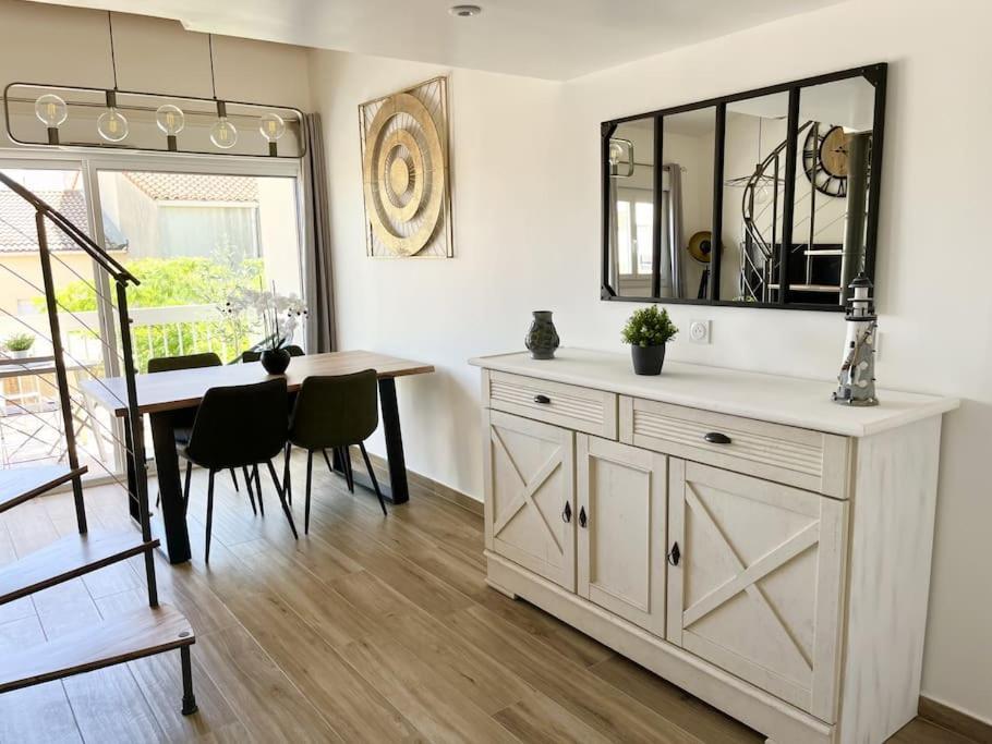 Duplex Centre Ville - 50M De La Plage - Clim - Garage - Netflix Le Grau-du-Roi Bagian luar foto