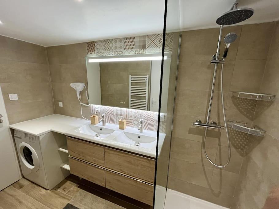 Duplex Centre Ville - 50M De La Plage - Clim - Garage - Netflix Le Grau-du-Roi Bagian luar foto