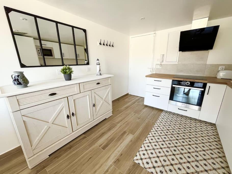 Duplex Centre Ville - 50M De La Plage - Clim - Garage - Netflix Le Grau-du-Roi Bagian luar foto