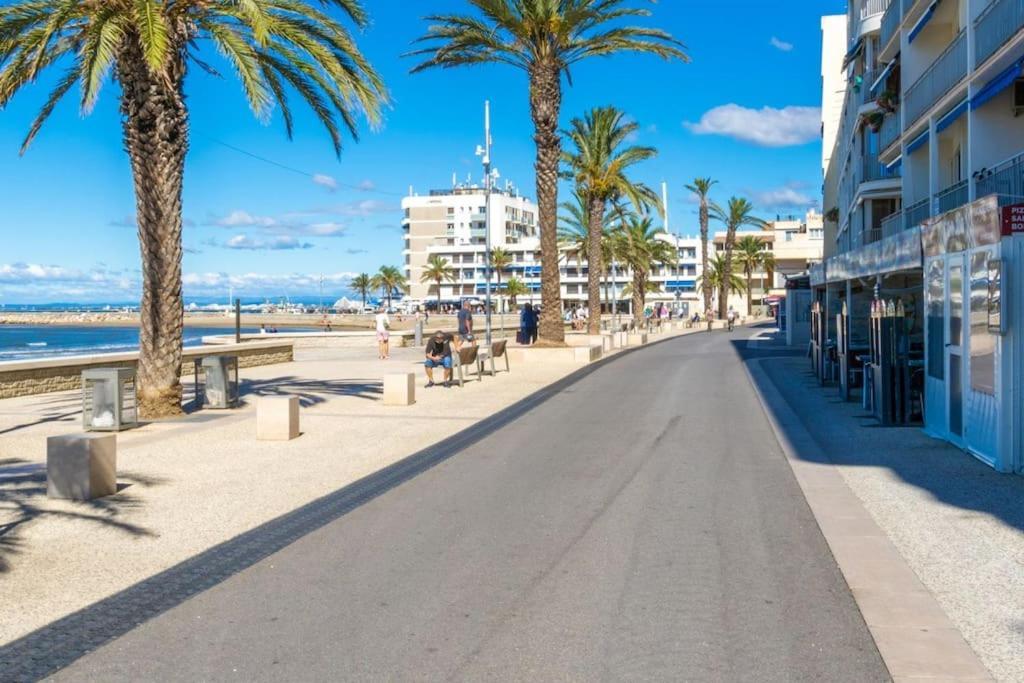 Duplex Centre Ville - 50M De La Plage - Clim - Garage - Netflix Le Grau-du-Roi Ruang foto