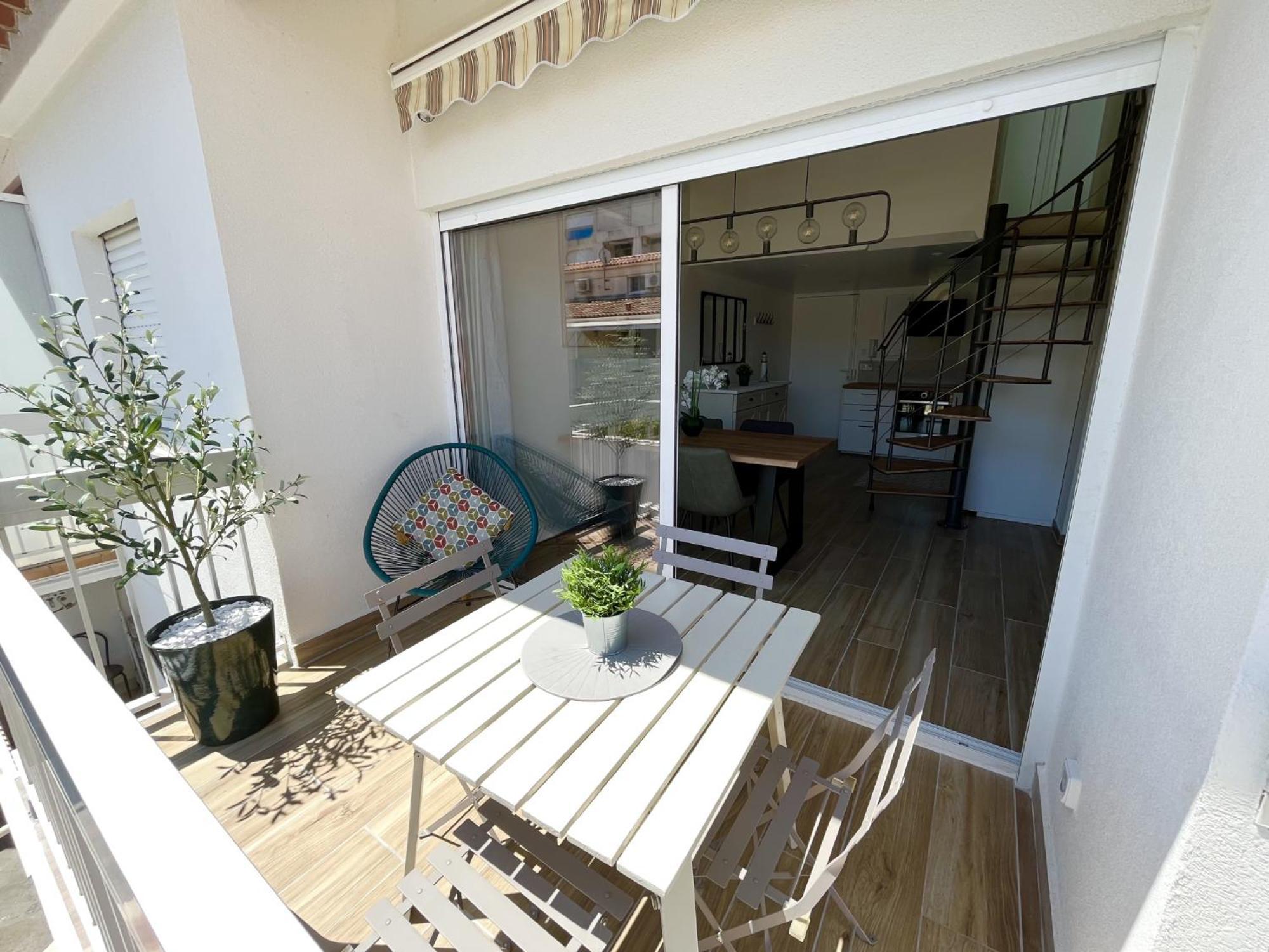 Duplex Centre Ville - 50M De La Plage - Clim - Garage - Netflix Le Grau-du-Roi Ruang foto